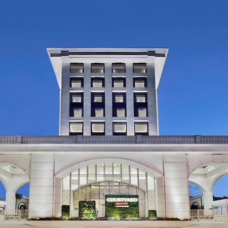 Courtyard By Marriott Bengaluru Hebbal Hotel Exterior foto