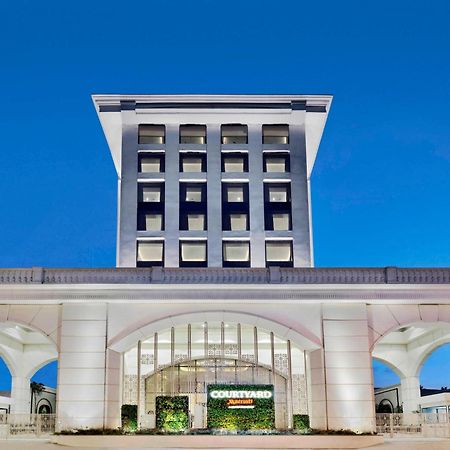 Courtyard By Marriott Bengaluru Hebbal Hotel Exterior foto