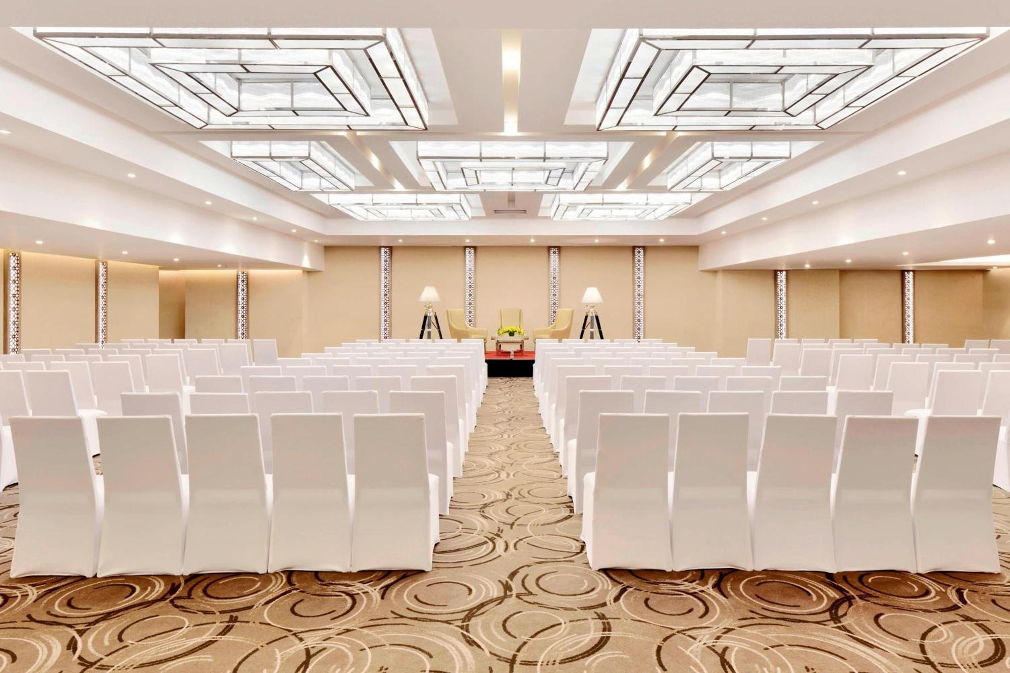 Courtyard By Marriott Bengaluru Hebbal Hotel Exterior foto