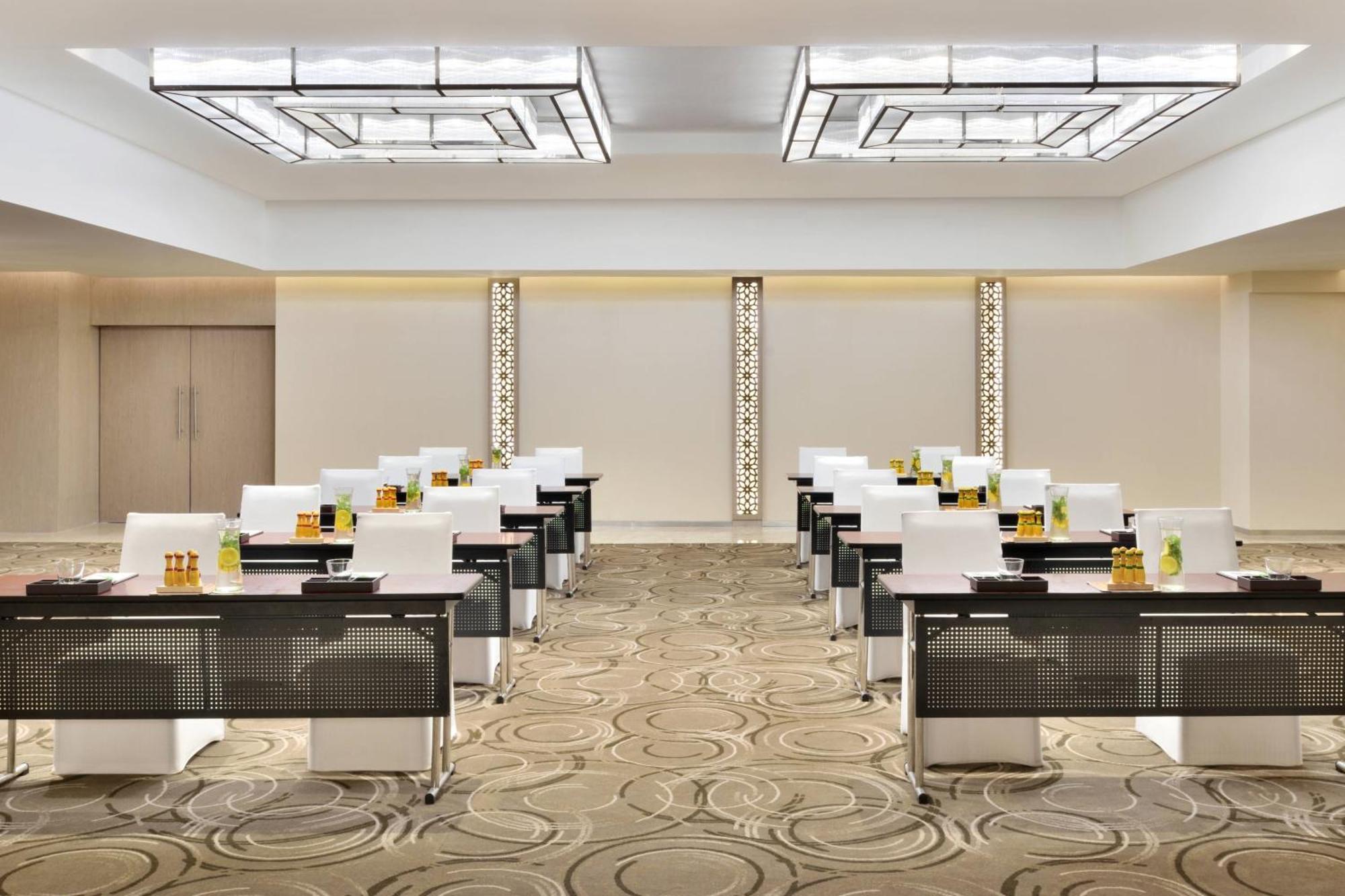 Courtyard By Marriott Bengaluru Hebbal Hotel Exterior foto