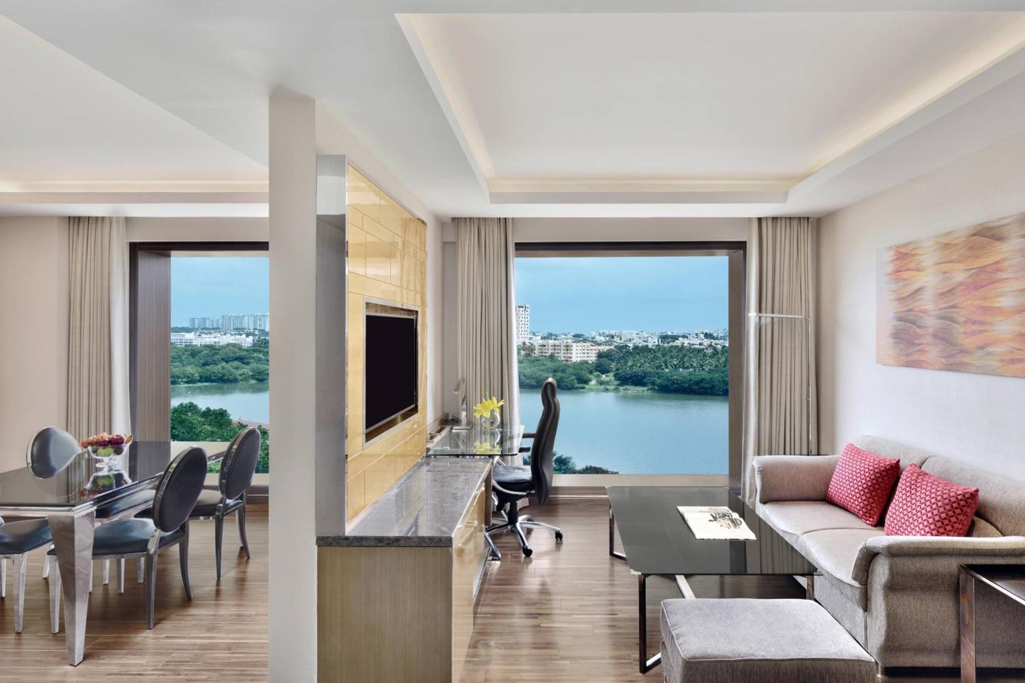 Courtyard By Marriott Bengaluru Hebbal Hotel Exterior foto